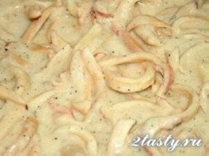 Рецепт Кальмары тушеные в сметанном соусе (фото)
