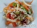 Легкий постный салат из риса и овощей