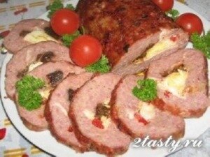 Рецепт Рулет из мяса с перцем и черносливом (фото)