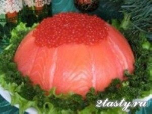 Рецепт Новогодний салат с семгой и красной икрой лосося (фото)