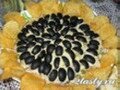 Фото Салат из курицы грибов и кукурузы «Подсолнух»