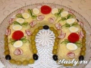 Рецепт Салат с перепелиными яйцами «Подкова» (фото)