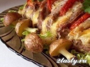 Рецепт Свинина с картофельными грибами, запеченная «гармошкой» (фото)