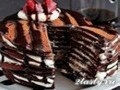 Шоколадно-блинный торт со взбитыми сливками